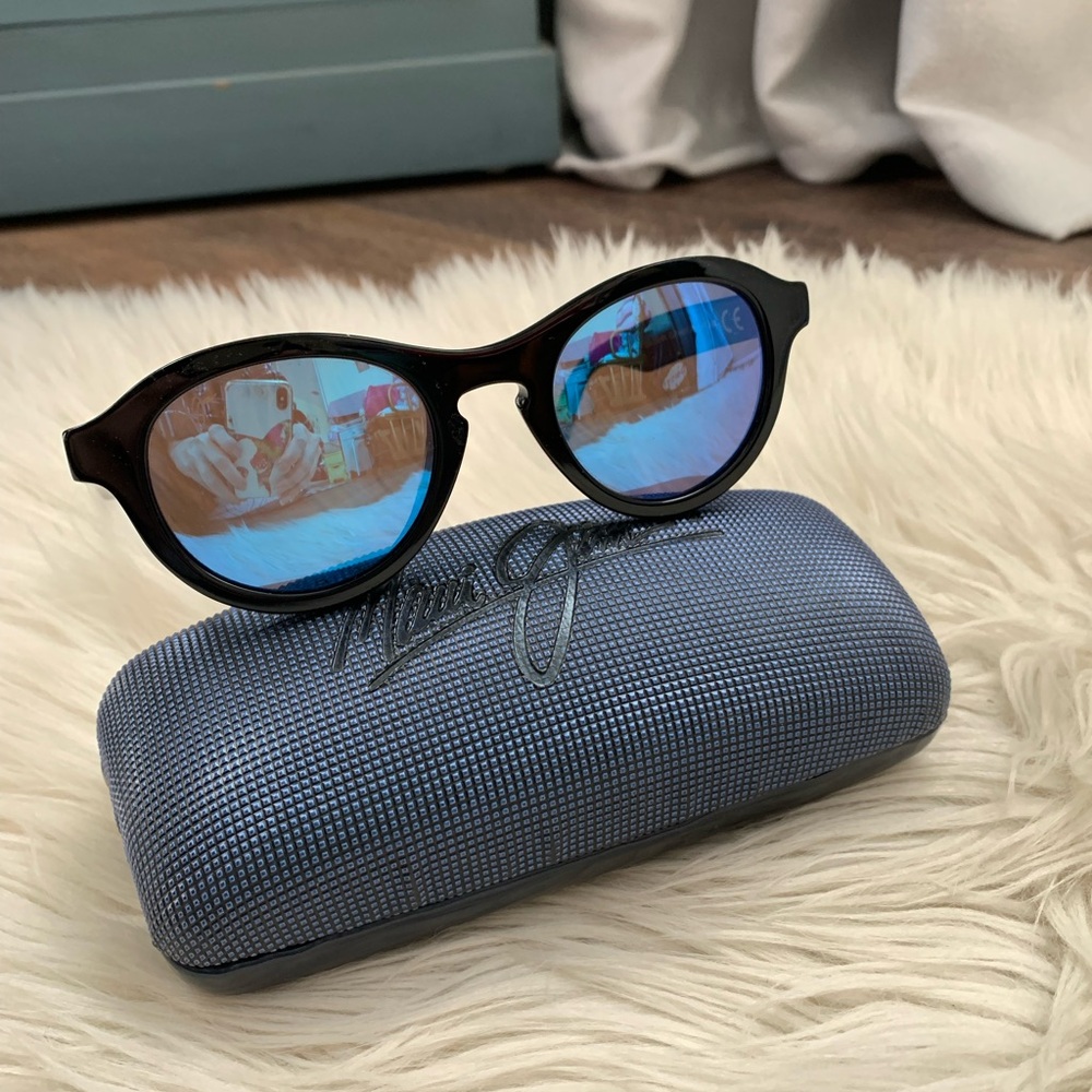 Maui Jim Black Polarized Sunglasses With Reflective Blue Lenses - Picture 4 of 16